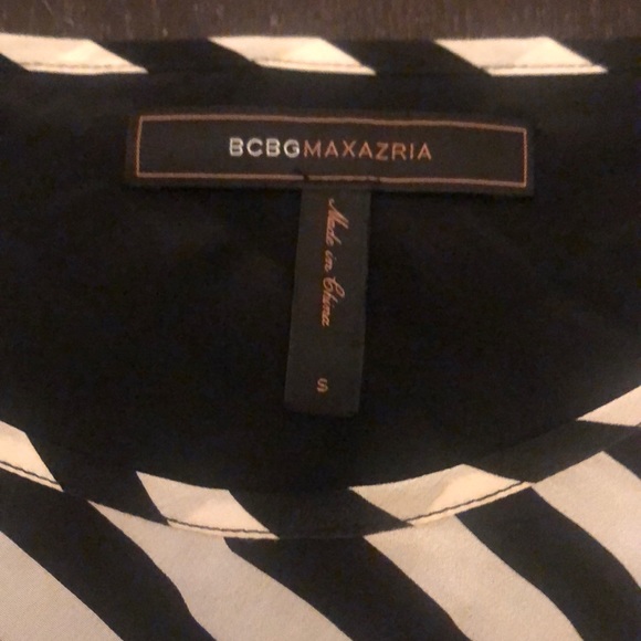 BCBG Black & White Silk Keyhole Top - Picture 4 of 4